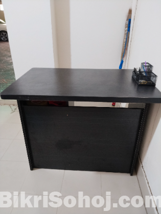 অফিস টেবিল